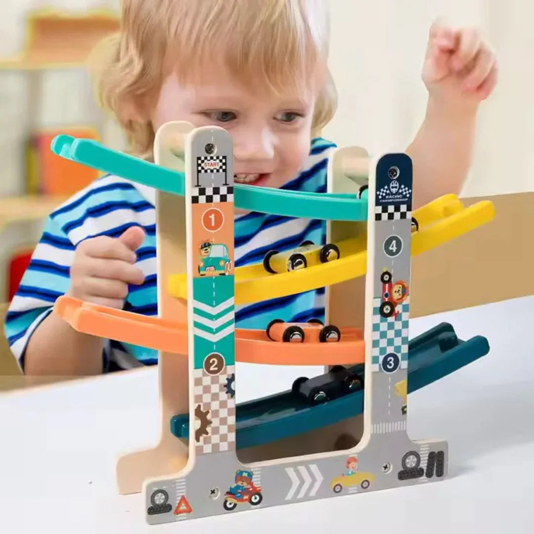 Holzauto-Rampe – Spannendes Rollabenteuer für Kinder