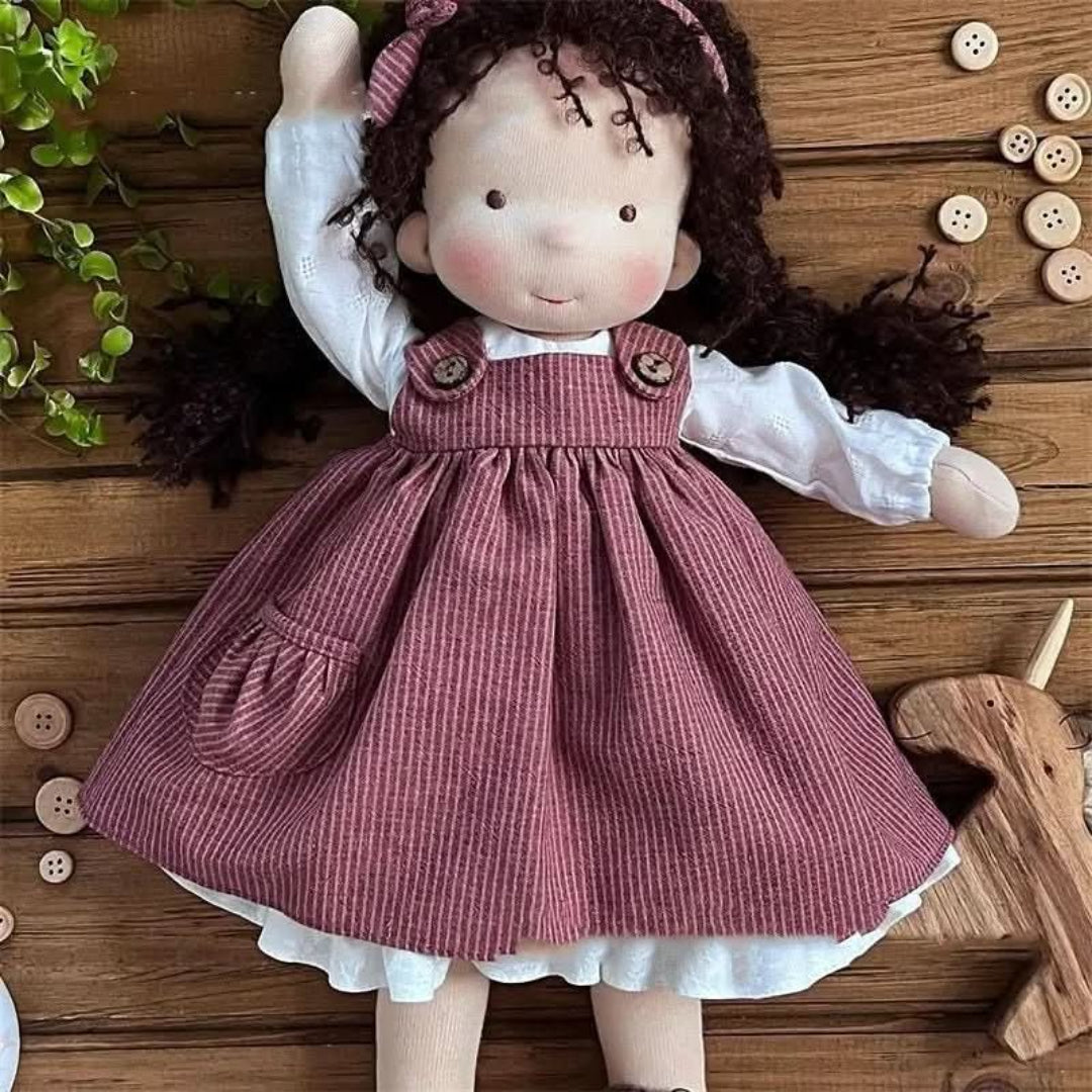 Handgefertigte Waldorf-Puppe mit Zubehör – Plüsch Baumwollspielzeug