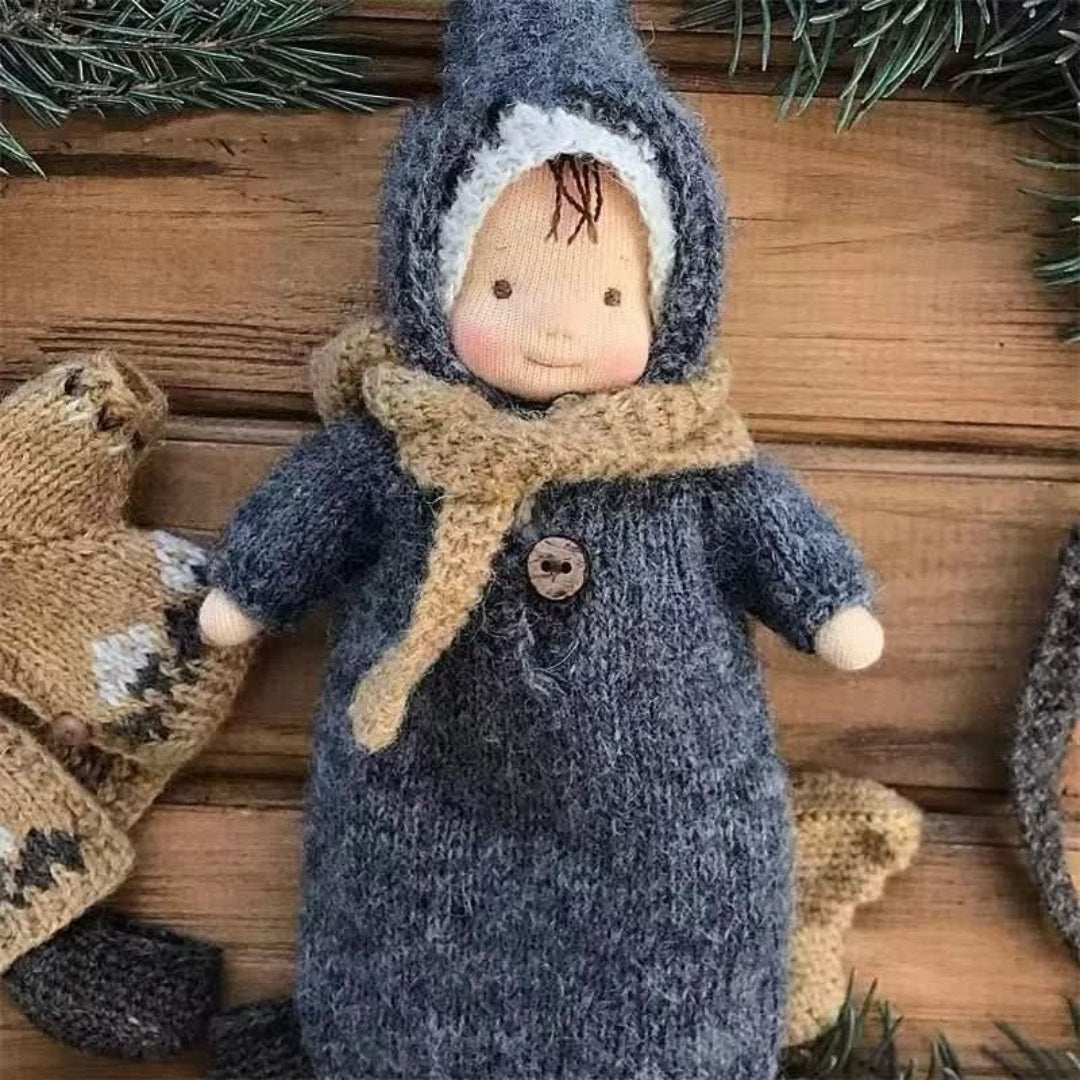Handgefertigte Waldorf-Puppe mit Zubehör – Plüsch Baumwollspielzeug