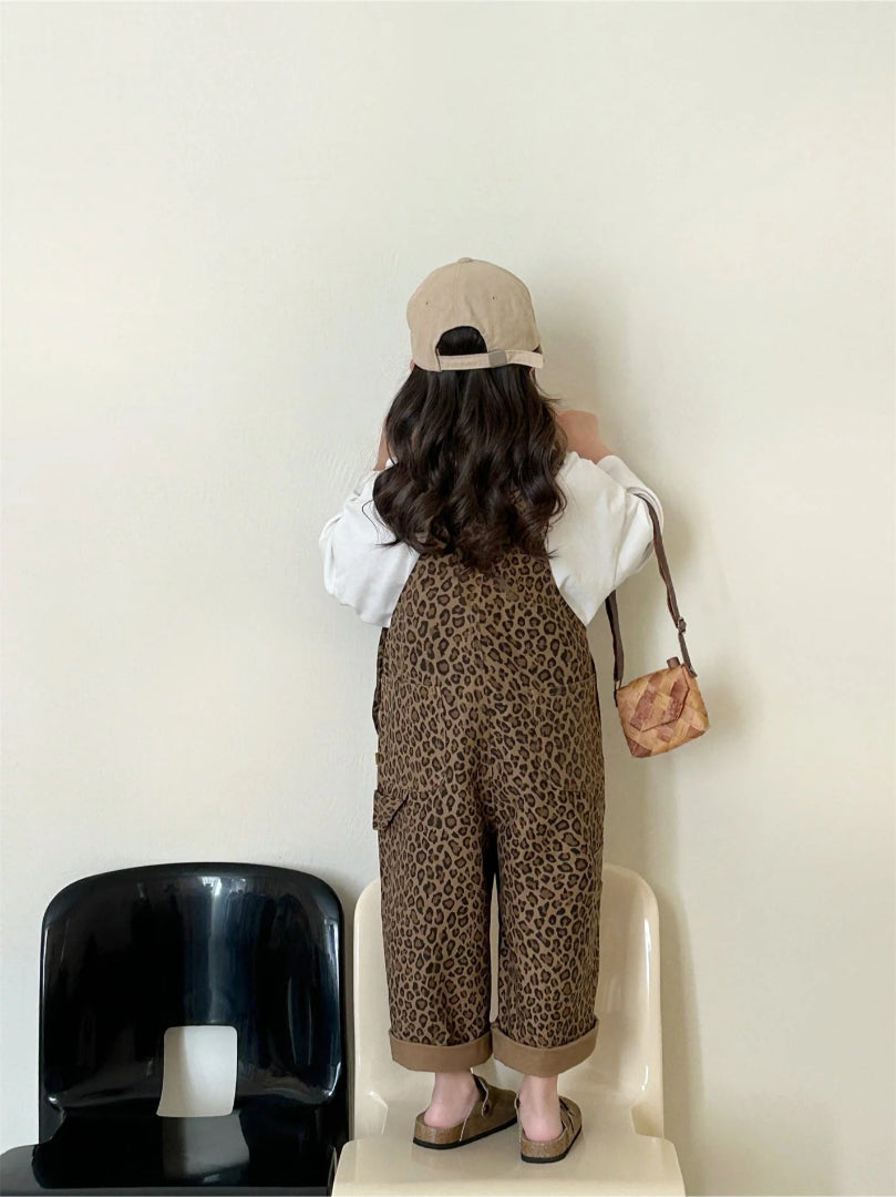 Mädchen Latzhose mit braunem Leopardenmuster