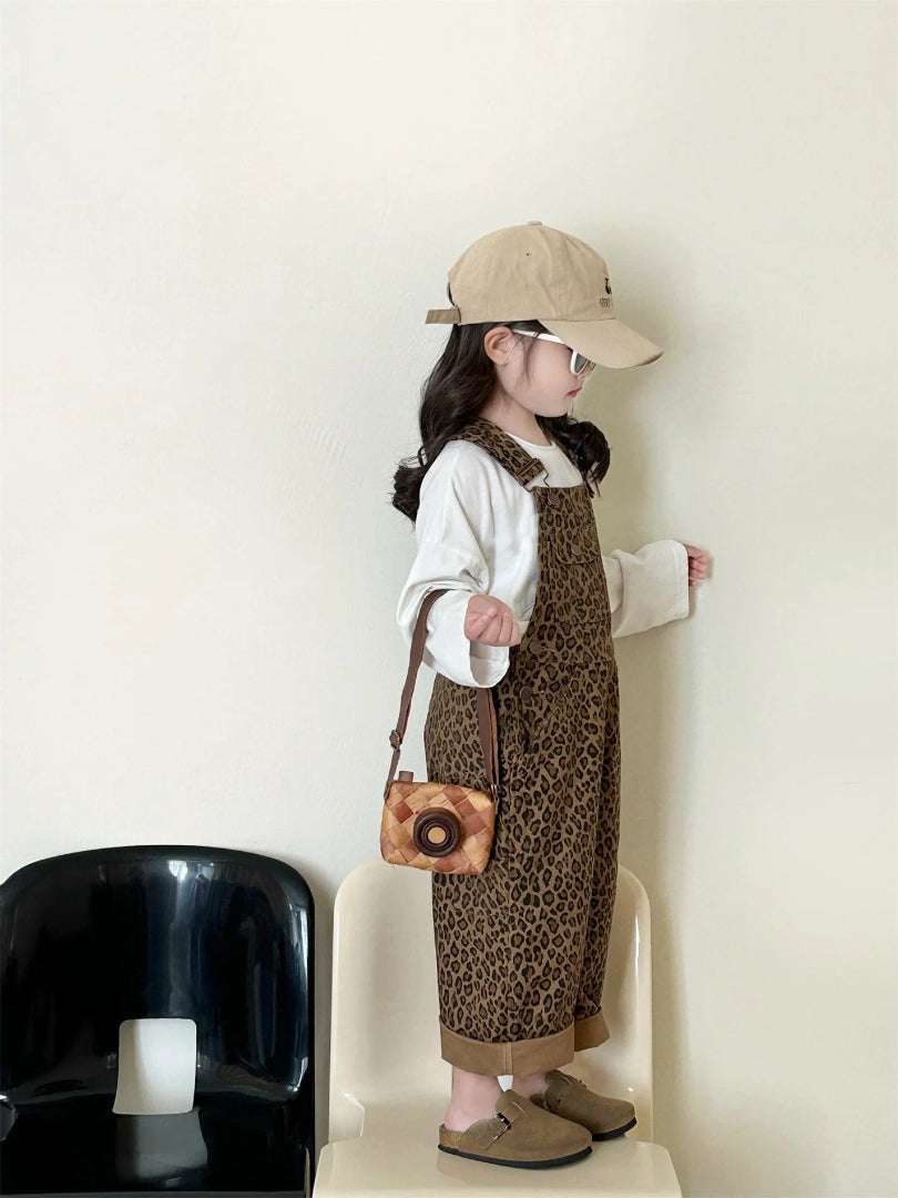 Mädchen Latzhose mit braunem Leopardenmuster