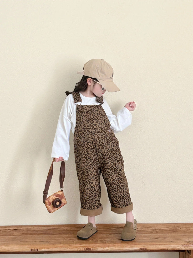 Mädchen Latzhose mit braunem Leopardenmuster