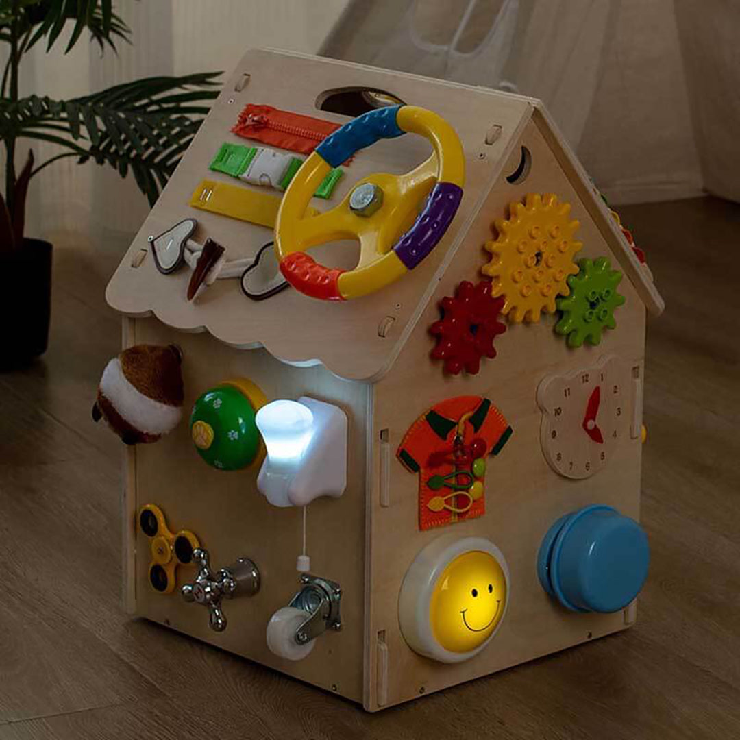 Kinder Holz Lernhaus mit interaktiven Funktionen